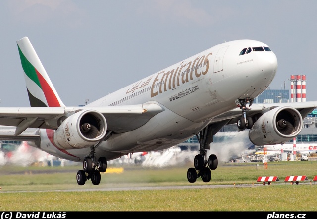 AirBus A330 Emirates na LKPR